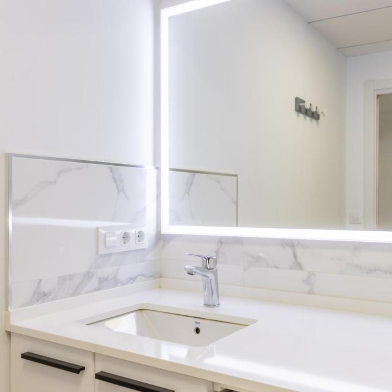 Vistamar - Superior One-Bedroom Apartment with Balcony - 17