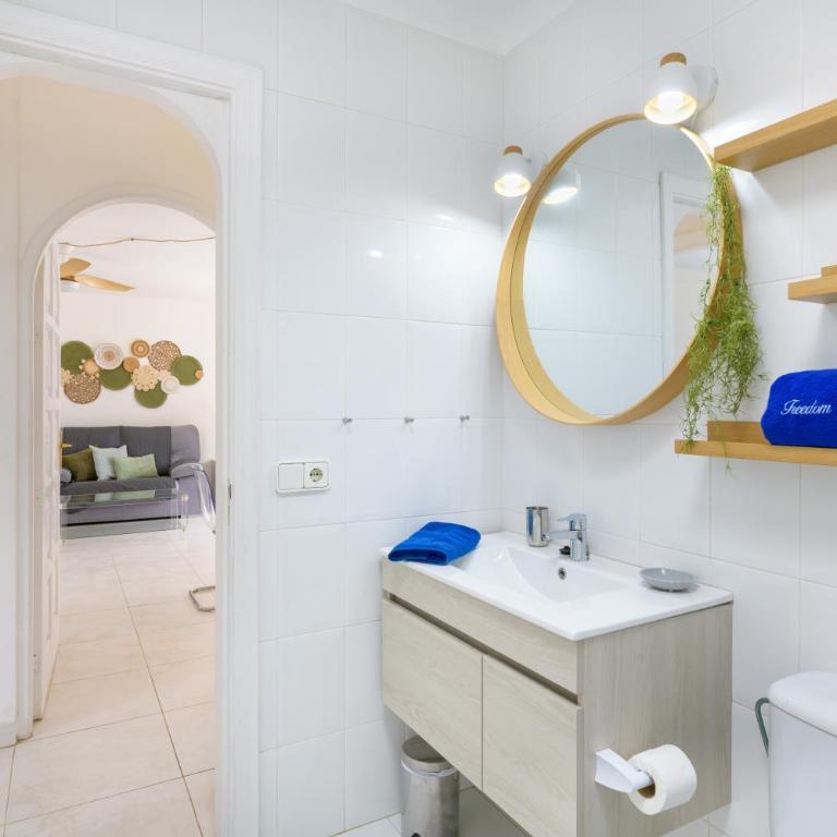 Puerto Chico C - Two-Bedroom Deluxe Apartment with Ocean View - 18