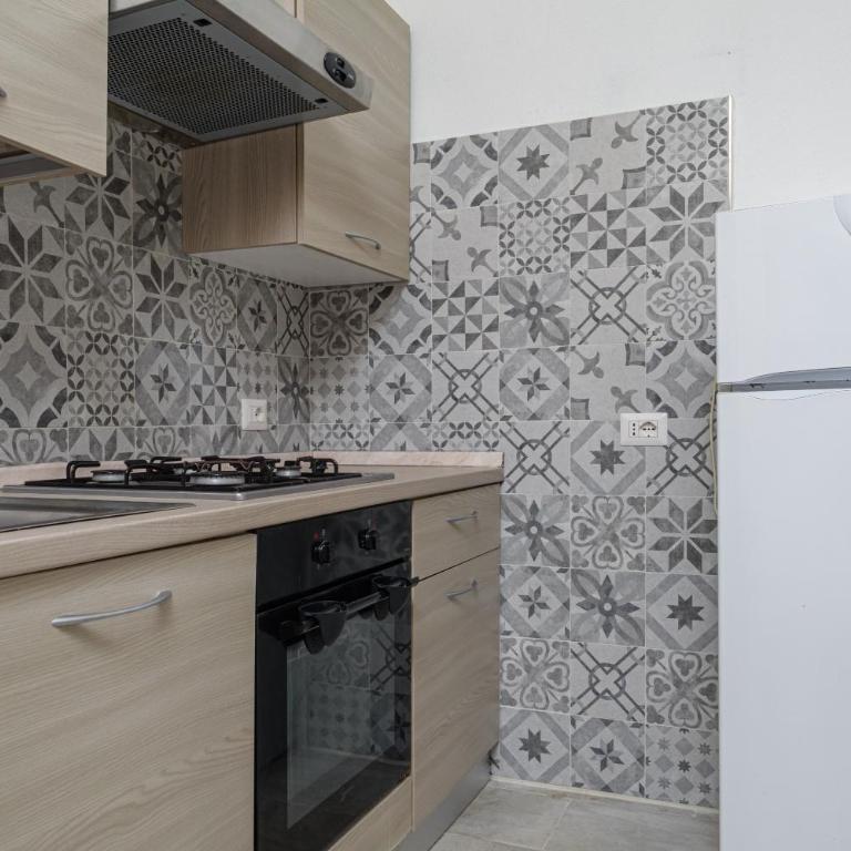 Brezza Marina Apartment- Terrace - Appartamento Deluxe con 2 Camere da Letto e Vista Giardino - 5