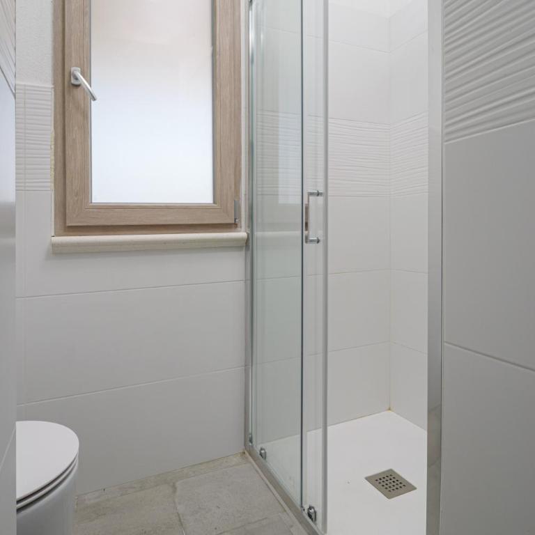 Brezza Marina Apartment- Terrace - Appartamento Deluxe con 2 Camere da Letto e Vista Giardino - 13