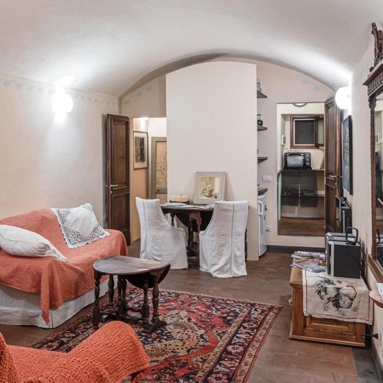 Michelangelo's Retreat - Apartment with Shower - 5