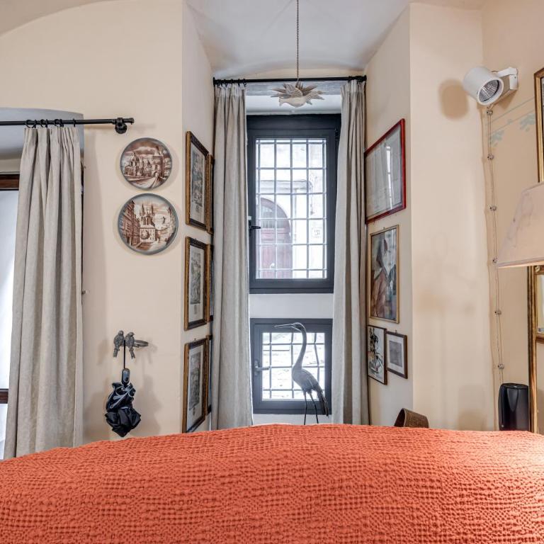 Michelangelo's Retreat - Apartment with Shower - 7
