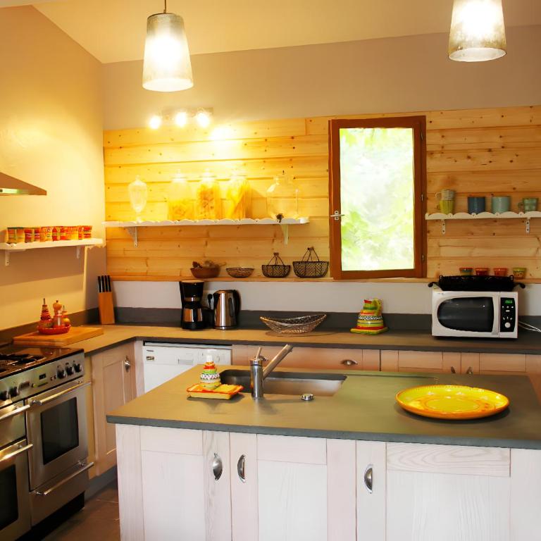 Gîte De Charme au Pied du Ventoux - Appartement 1 Chambre - Vue sur Jardin - 5