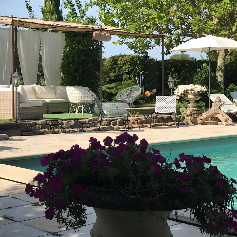 Gîte De Charme au Pied du Ventoux - Appartement 1 Chambre - Vue sur Jardin - 12