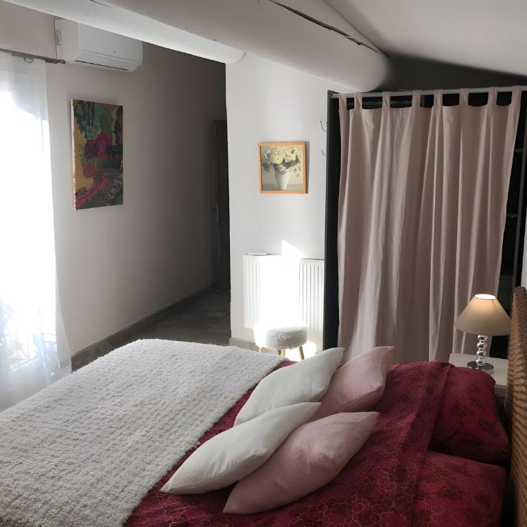 Gîte De Charme au Pied du Ventoux - Appartement 1 Chambre - Vue sur Jardin - 7