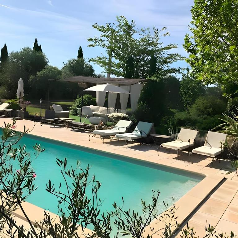 Gîte De Charme au Pied du Ventoux - Appartement 1 Chambre - Vue sur Jardin - 2
