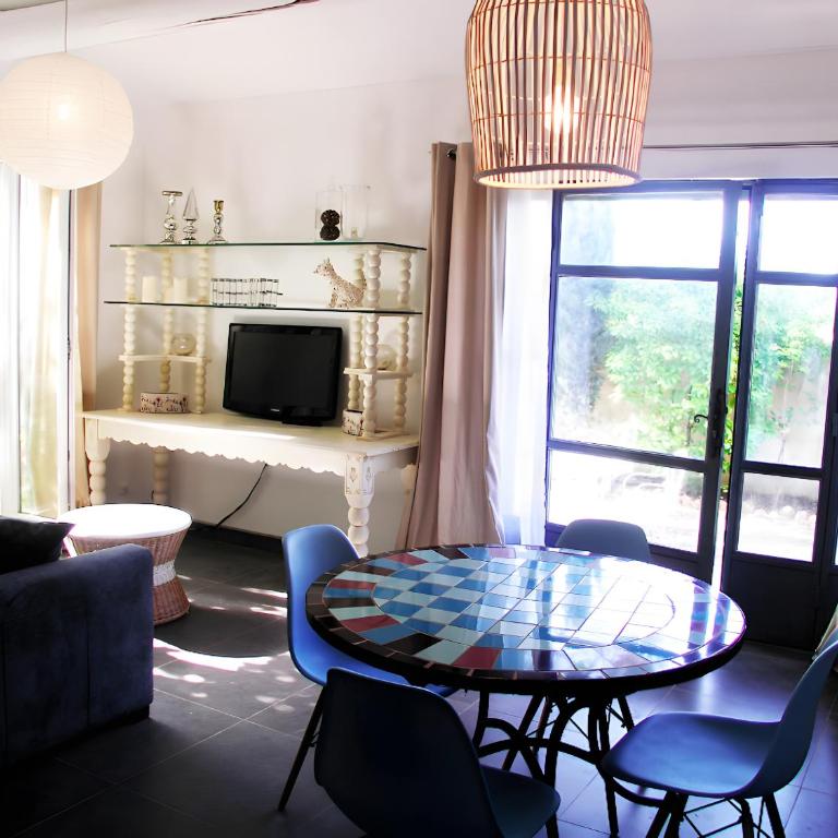 Gîte De Charme au Pied du Ventoux - Appartement 1 Chambre - Vue sur Jardin - 4