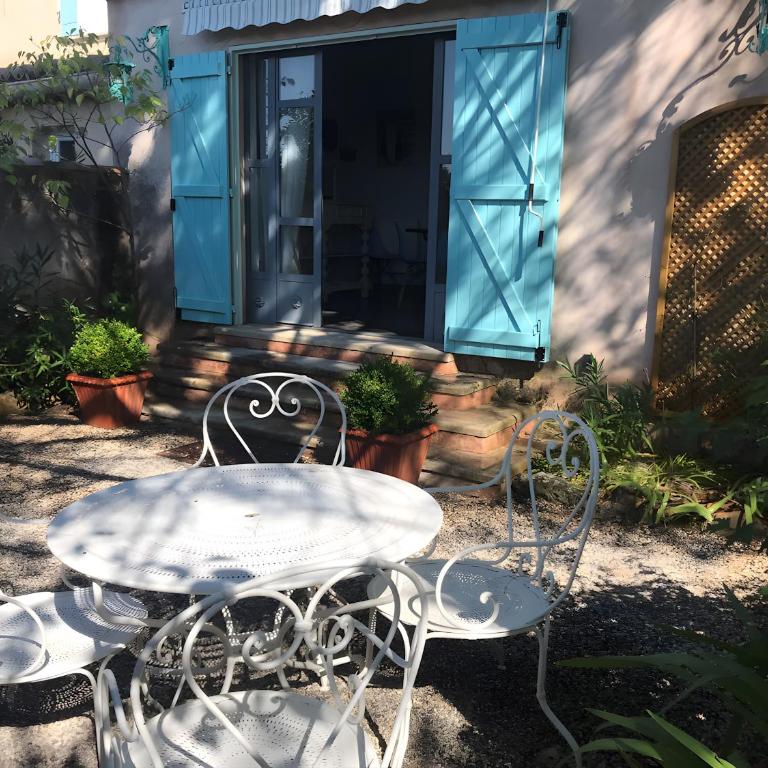 Gîte De Charme au Pied du Ventoux - Appartement 1 Chambre - Vue sur Jardin - 17