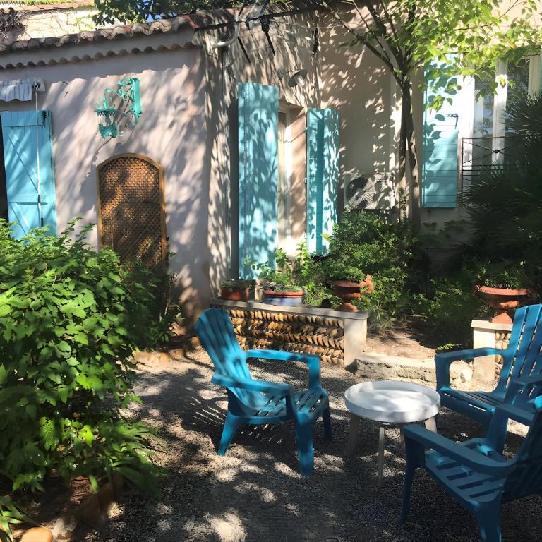 Gîte De Charme au Pied du Ventoux - Appartement 1 Chambre - Vue sur Jardin - 16