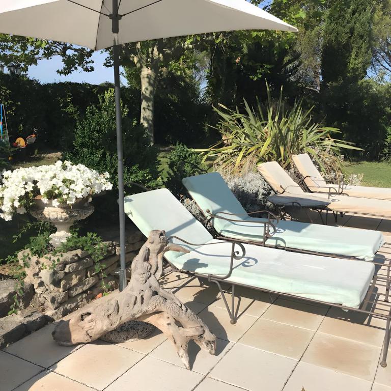 Gîte De Charme au Pied du Ventoux - Appartement 1 Chambre - Vue sur Jardin - 13