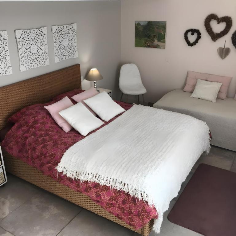 Gîte De Charme au Pied du Ventoux - Appartement 1 Chambre - Vue sur Jardin - 6
