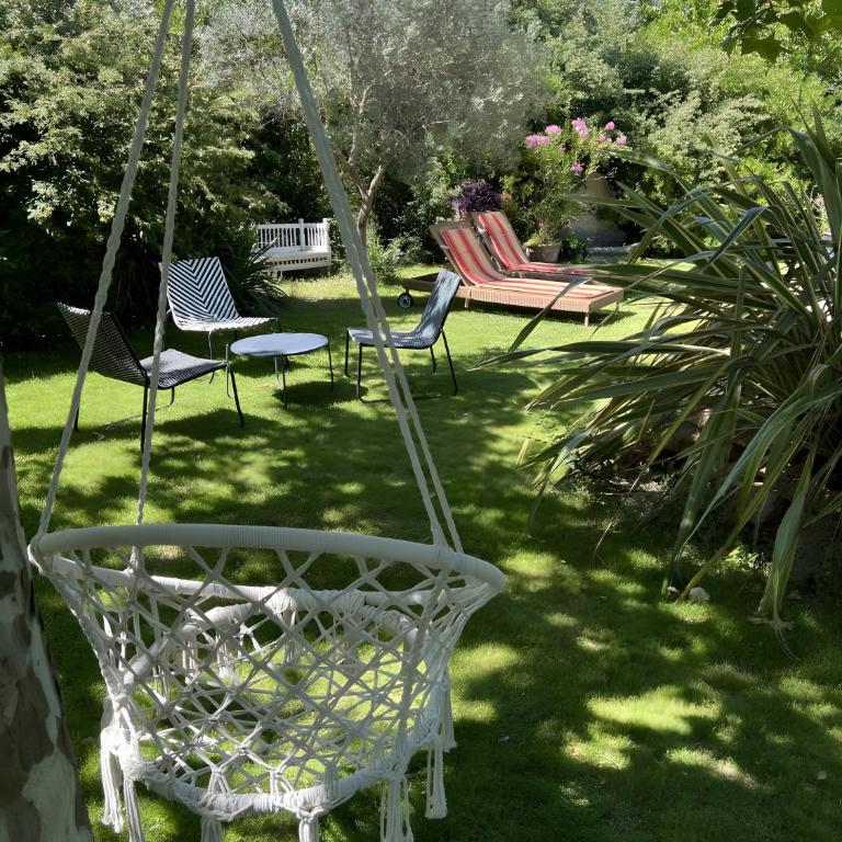 Gîte De Charme au Pied du Ventoux - Appartement 1 Chambre - Vue sur Jardin - 23