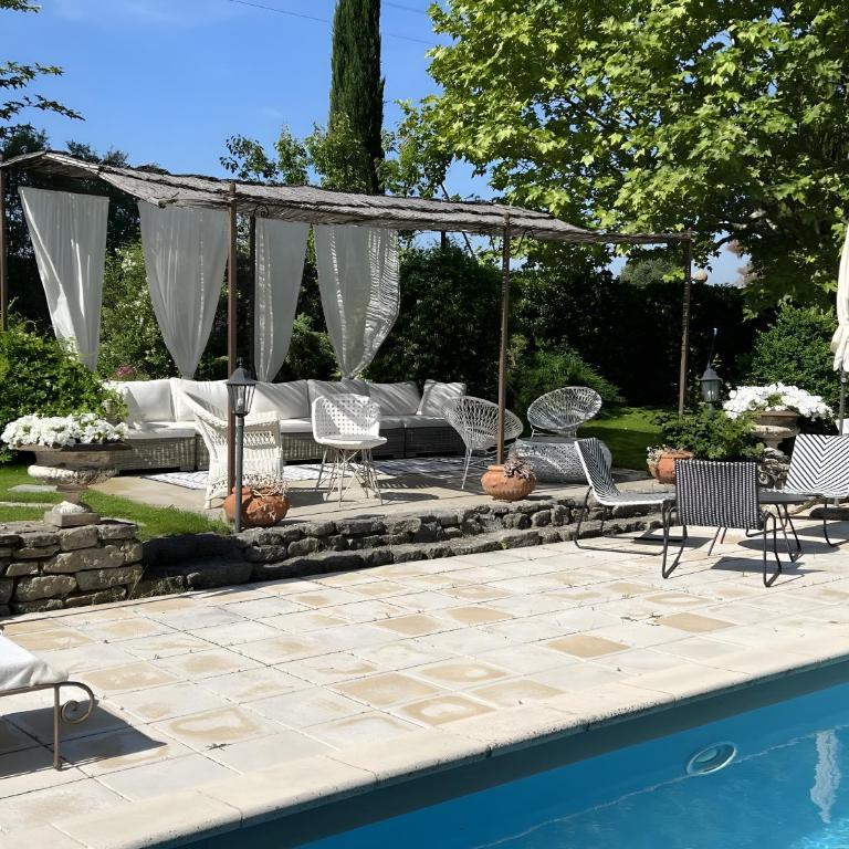 Gîte De Charme au Pied du Ventoux - Appartement 1 Chambre - Vue sur Jardin - 30