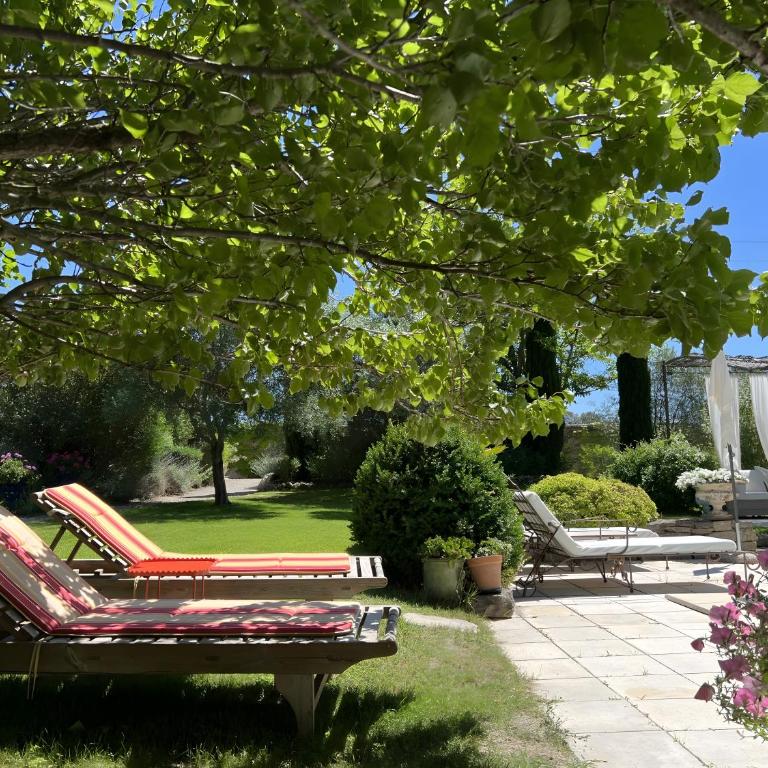 Gîte De Charme au Pied du Ventoux - Appartement 1 Chambre - Vue sur Jardin - 24