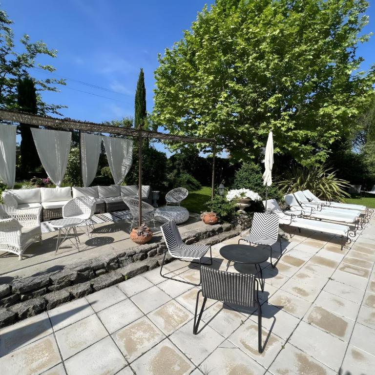 Gîte De Charme au Pied du Ventoux - Appartement 1 Chambre - Vue sur Jardin - 25