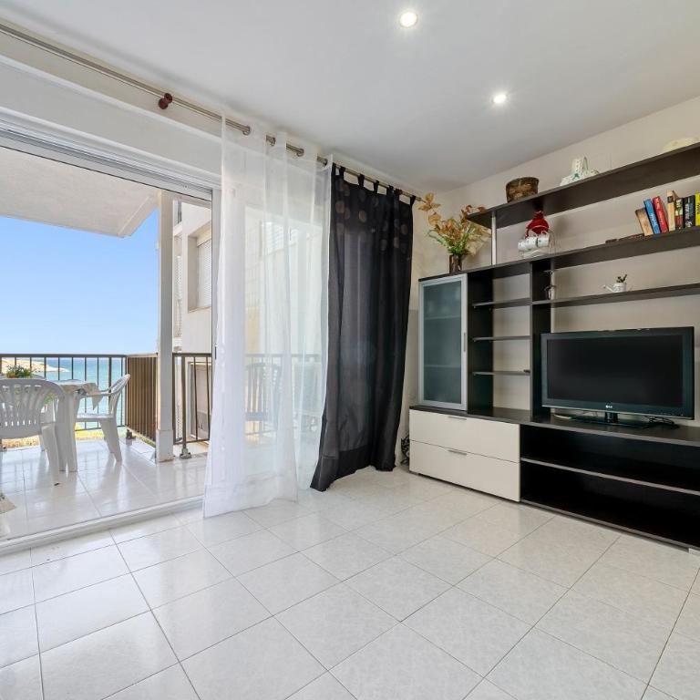 Cap Salou - Superior One-Bedroom Apartment with Balcony - 7