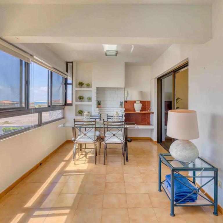 En la playa 2 dormitorios y piscina - Two-Bedroom Deluxe Apartment with Ocean View - 28