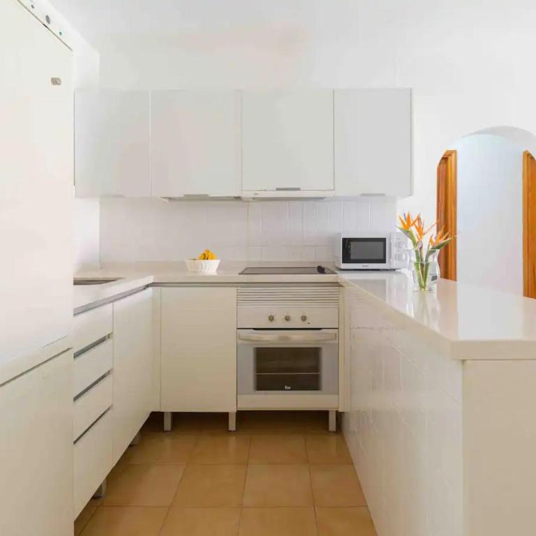En la playa 2 dormitorios y piscina - Two-Bedroom Deluxe Apartment with Ocean View - 12