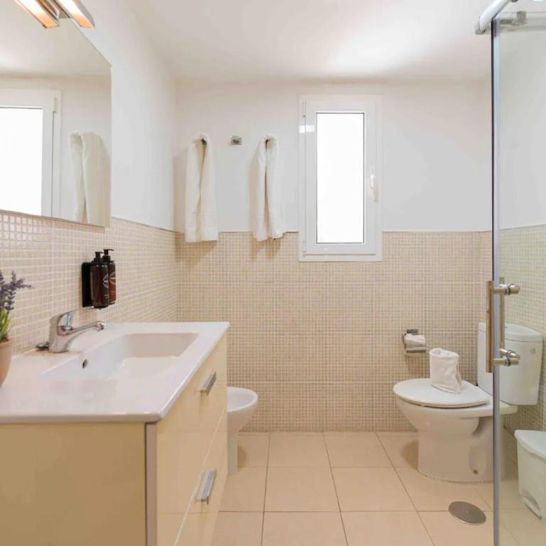 En la playa 2 dormitorios y piscina - Two-Bedroom Deluxe Apartment with Ocean View - 22