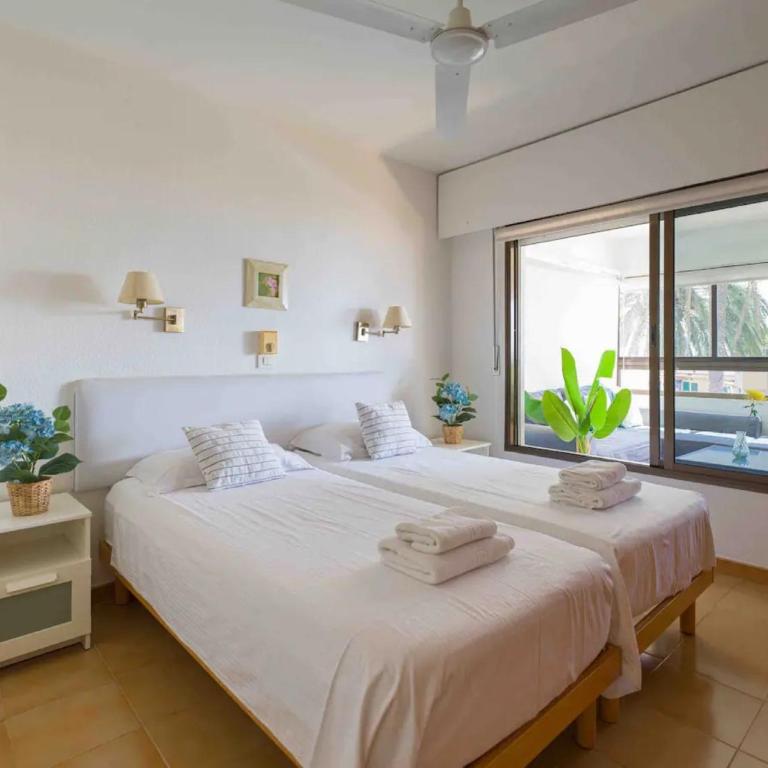 En la playa 2 dormitorios y piscina - Two-Bedroom Deluxe Apartment with Ocean View - 15