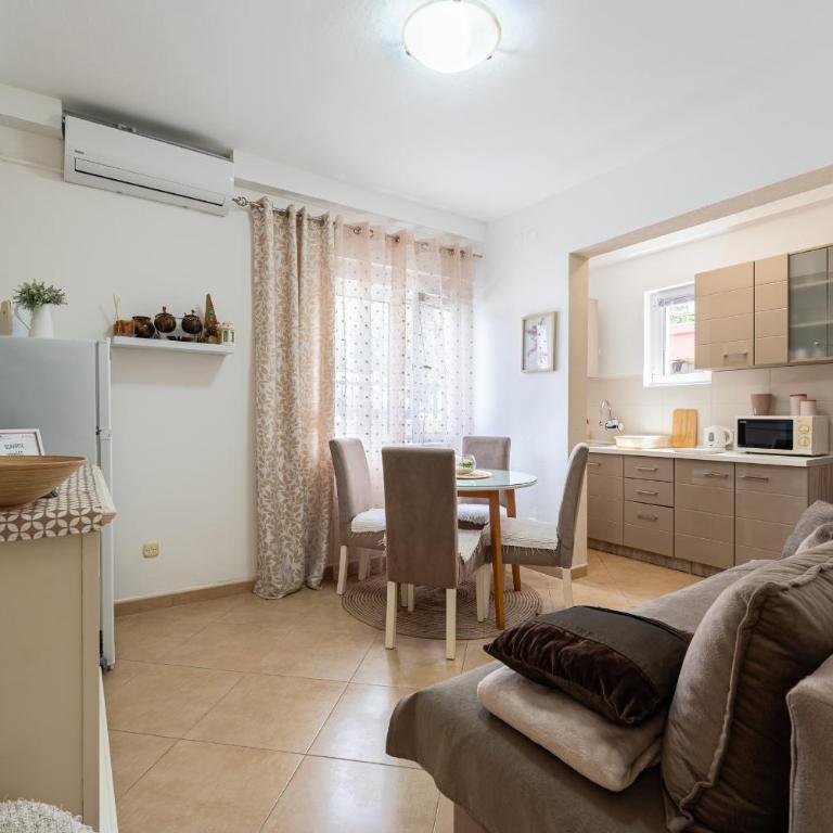 Apartments Gabi&Zdenka Tivat - One-Bedroom Apartment with Garden View - 10