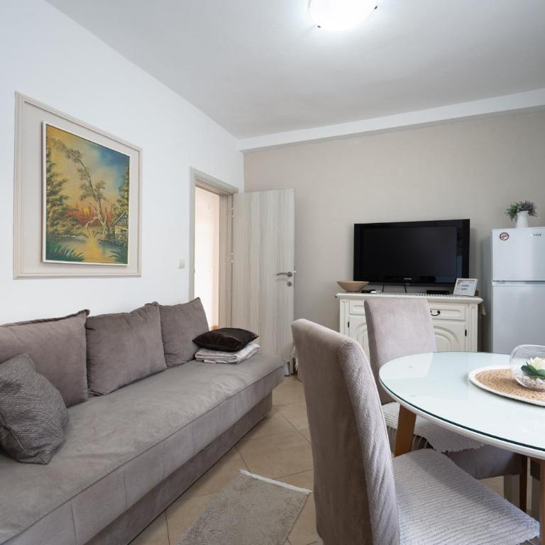 Apartments Gabi&Zdenka Tivat - One-Bedroom Apartment with Garden View - 8