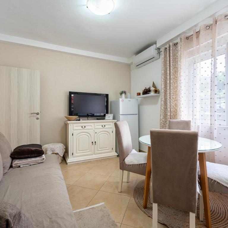 Apartments Gabi&Zdenka Tivat - One-Bedroom Apartment with Garden View - 12