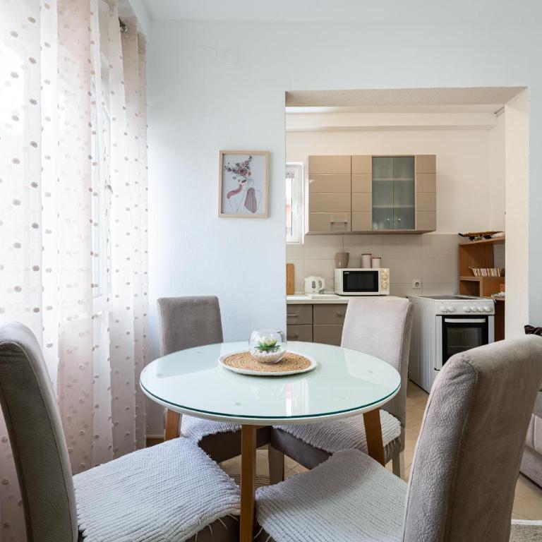 Apartments Gabi&Zdenka Tivat - One-Bedroom Apartment with Garden View - 9