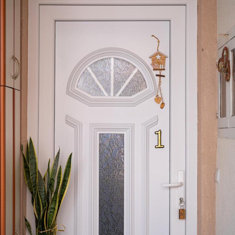 Apartments Gabi&Zdenka Tivat - One-Bedroom Apartment with Garden View - 6