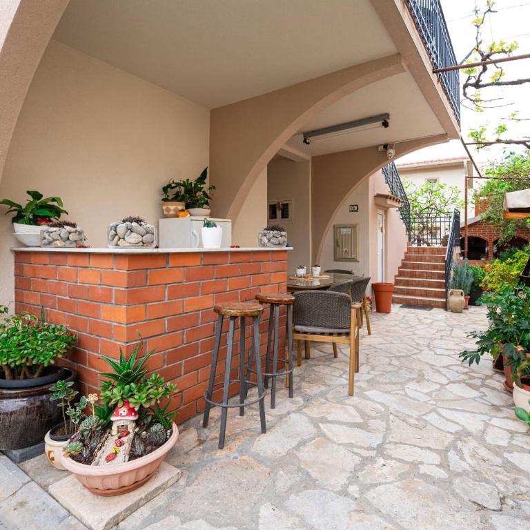 Apartments Gabi&Zdenka Tivat - One-Bedroom Apartment with Garden View - 2