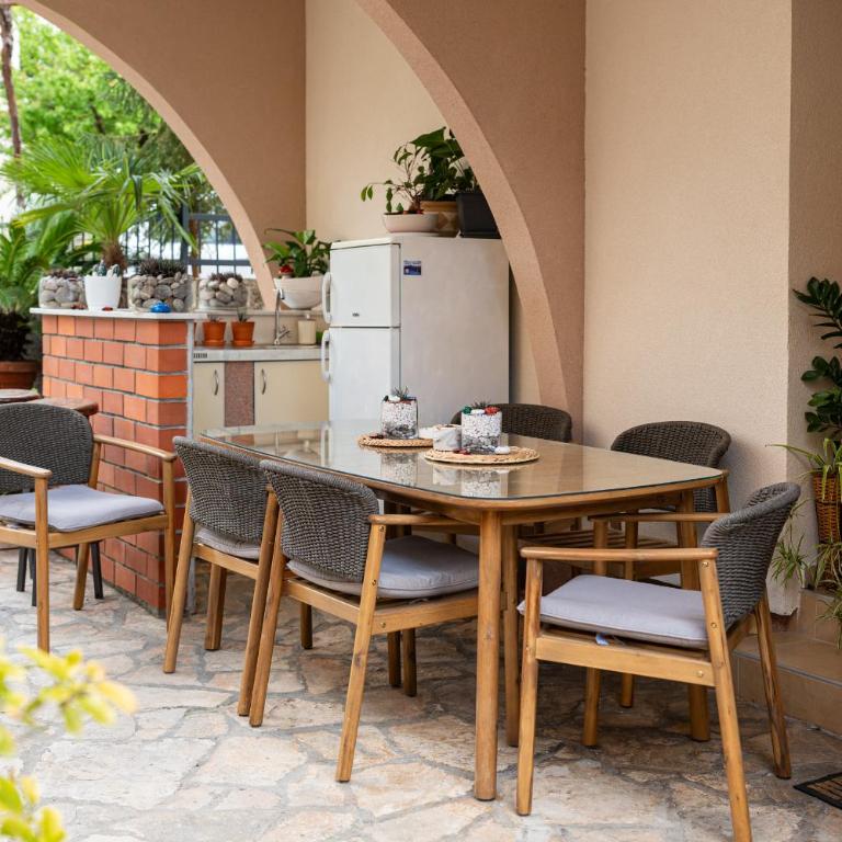 Apartments Gabi&Zdenka Tivat - One-Bedroom Apartment with Garden View - 3