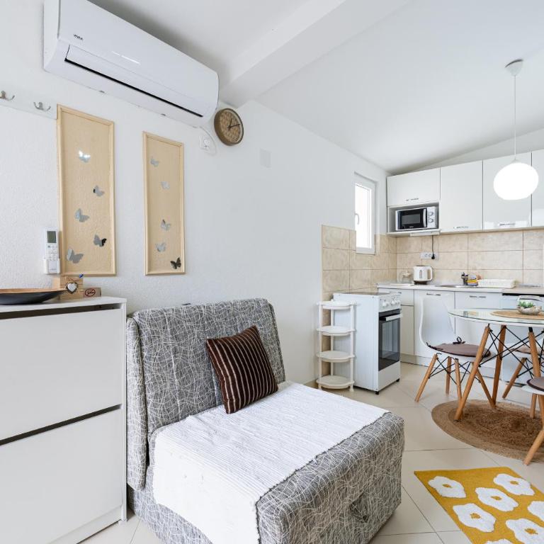 Apartments Gabi&Zdenka Tivat - Studio with Garden View - 9