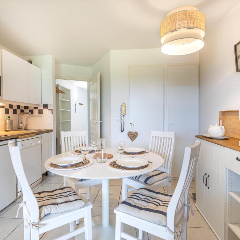 Charmant Logement Port Bourgenay - One-Bedroom Apartment with Garden View - 10