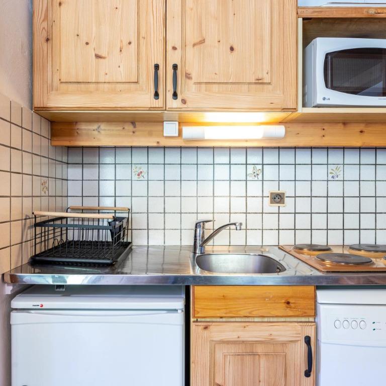 Chalet de la Marmotte - Two-Bedroom Deluxe Apartment with Garden View - 17