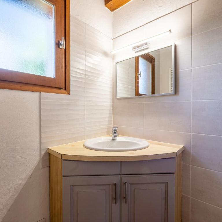 Chalet de la Marmotte - Two-Bedroom Deluxe Apartment with Garden View - 24