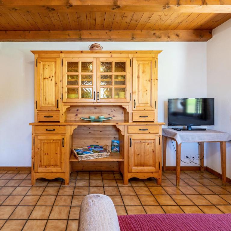 Chalet de la Marmotte - Two-Bedroom Deluxe Apartment with Garden View - 14