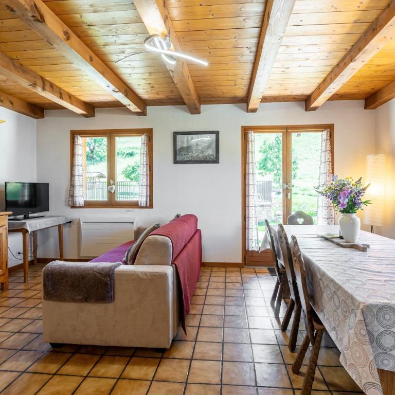 Chalet de la Marmotte - Two-Bedroom Deluxe Apartment with Garden View - 15