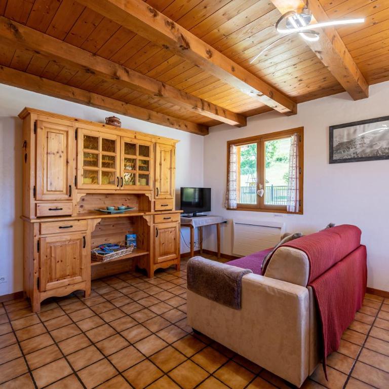 Chalet de la Marmotte - Two-Bedroom Deluxe Apartment with Garden View - 13