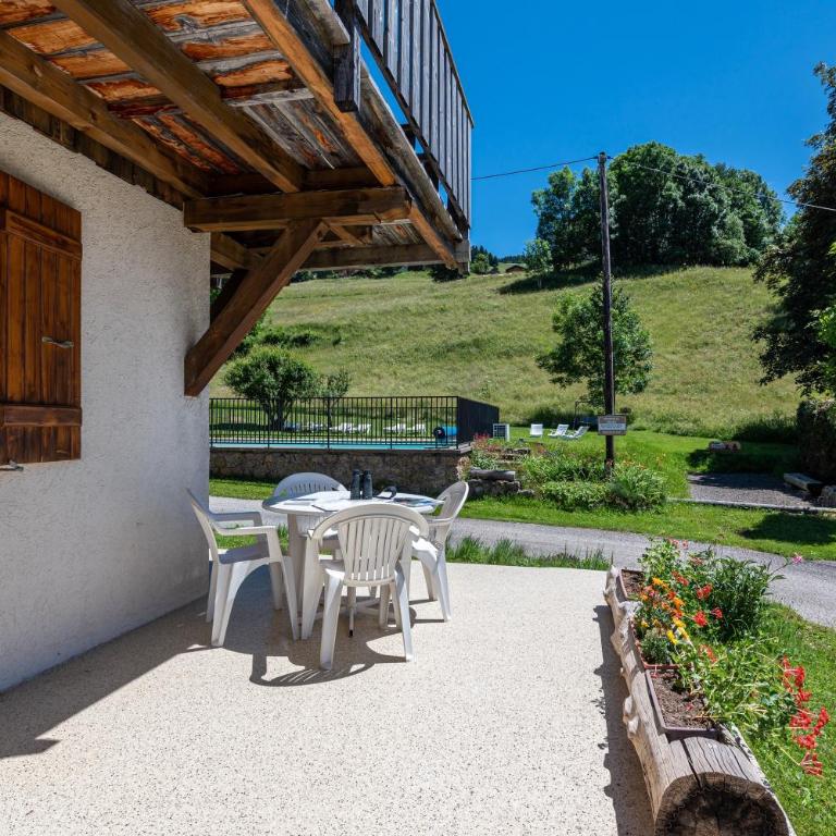 Chalet de la Marmotte - Two-Bedroom Deluxe Apartment with Garden View - 26