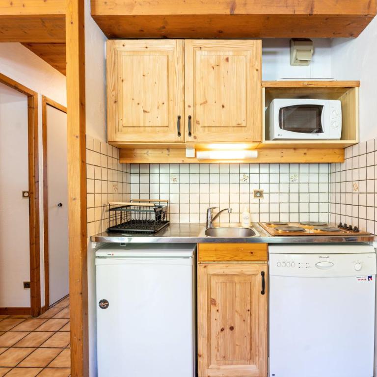 Chalet de la Marmotte - Two-Bedroom Deluxe Apartment with Garden View - 16