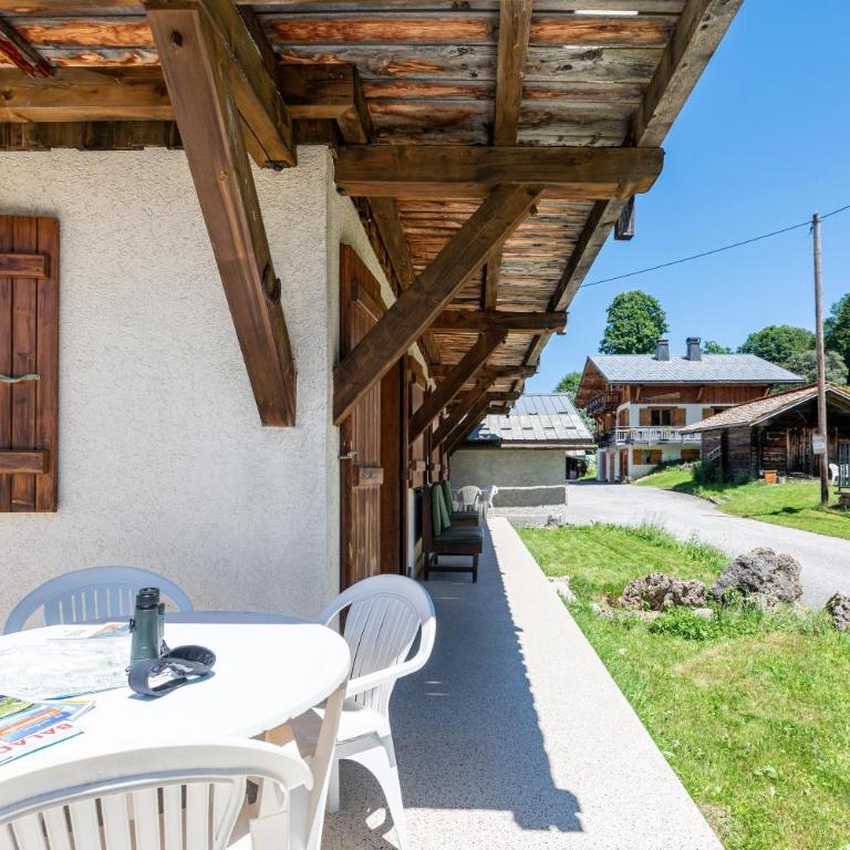 Chalet de la Marmotte - Two-Bedroom Deluxe Apartment with Garden View - 25