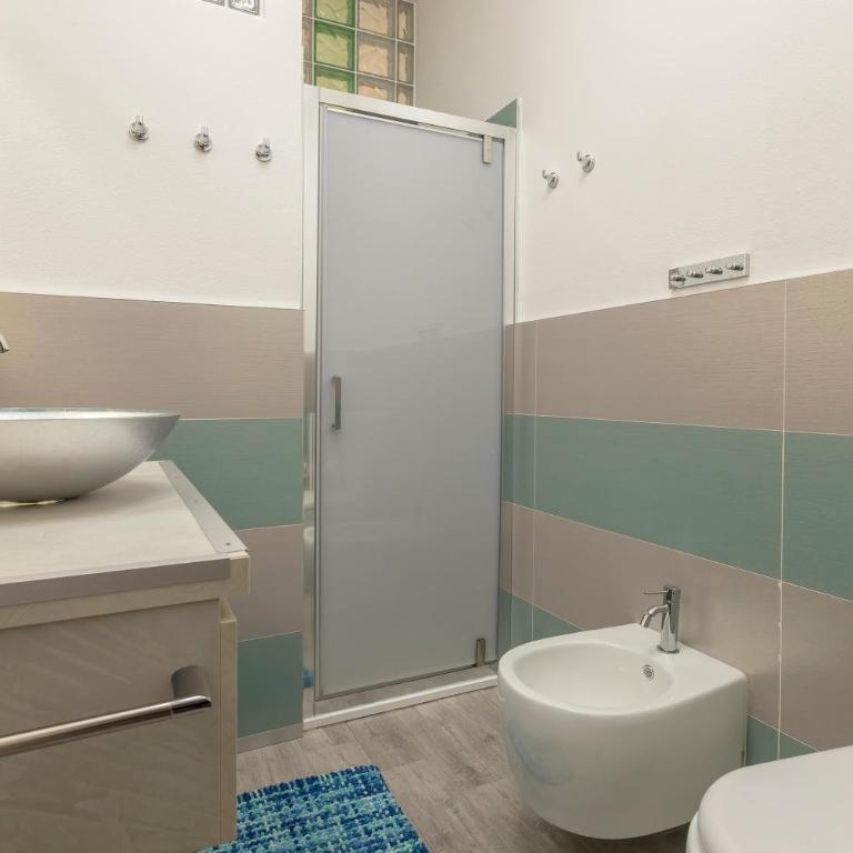 Thomas' House - Apartment with Shower - 20