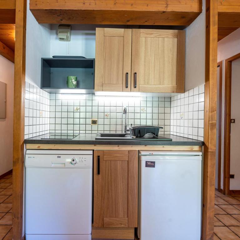 Chalet de la Marmotte - Two-Bedroom Deluxe Apartment with Garden View - 8