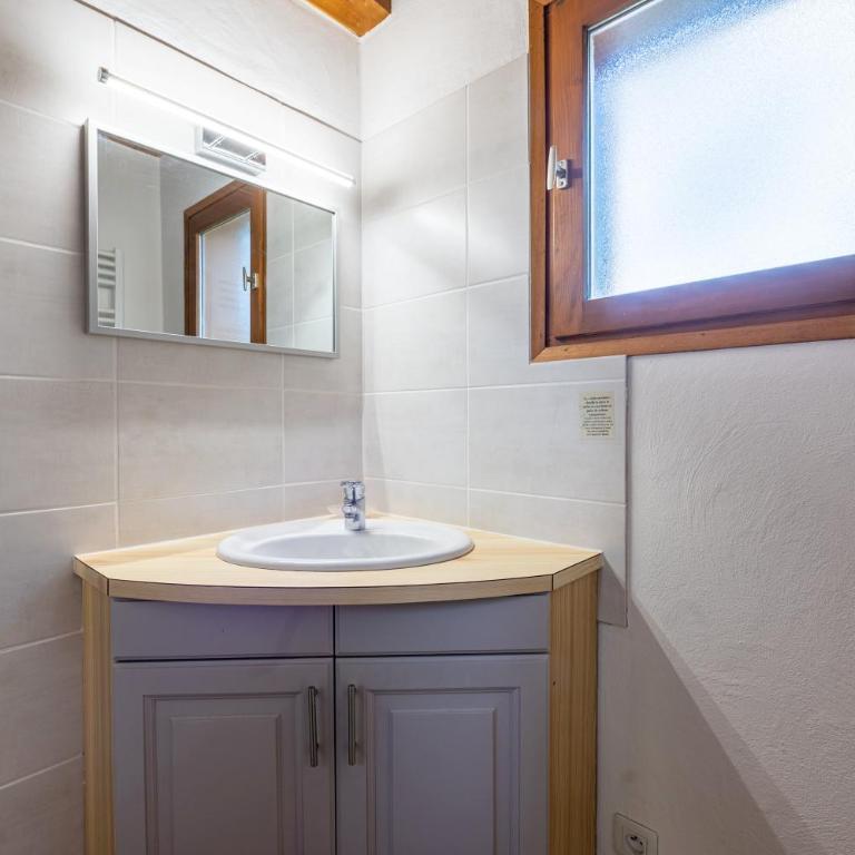 Chalet de la Marmotte - Two-Bedroom Deluxe Apartment with Garden View - 14