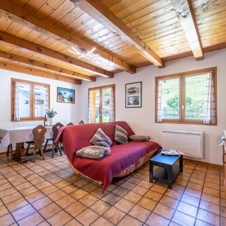 Chalet de la Marmotte - Two-Bedroom Deluxe Apartment with Garden View - 1