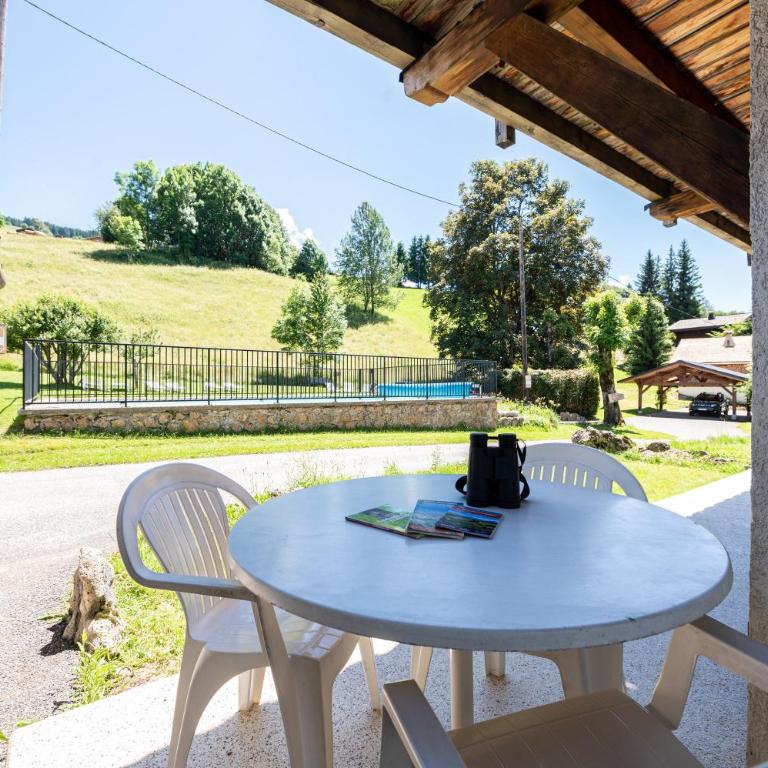 Chalet de la Marmotte - Two-Bedroom Deluxe Apartment with Garden View - 15
