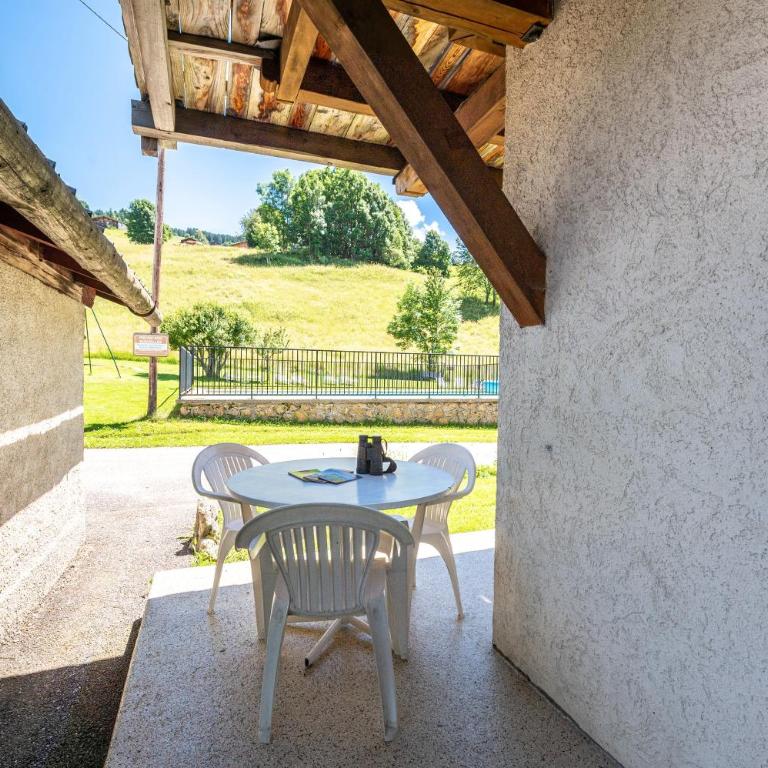 Chalet de la Marmotte - Two-Bedroom Deluxe Apartment with Garden View - 16