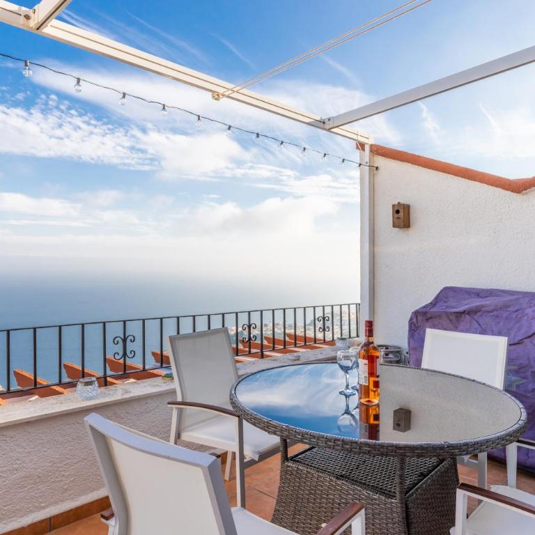 La Vista - Two-Bedroom Deluxe Apartment with Ocean View - 23