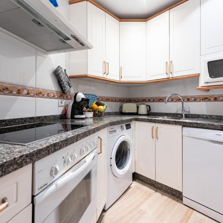 Luxury Marine Apartment Wifi - Two-Bedroom Deluxe Apartment with Ocean View - 9