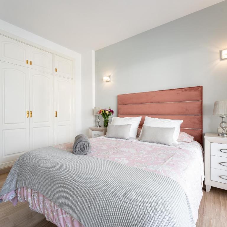 Luxury Marine Apartment Wifi - Two-Bedroom Deluxe Apartment with Ocean View - 12